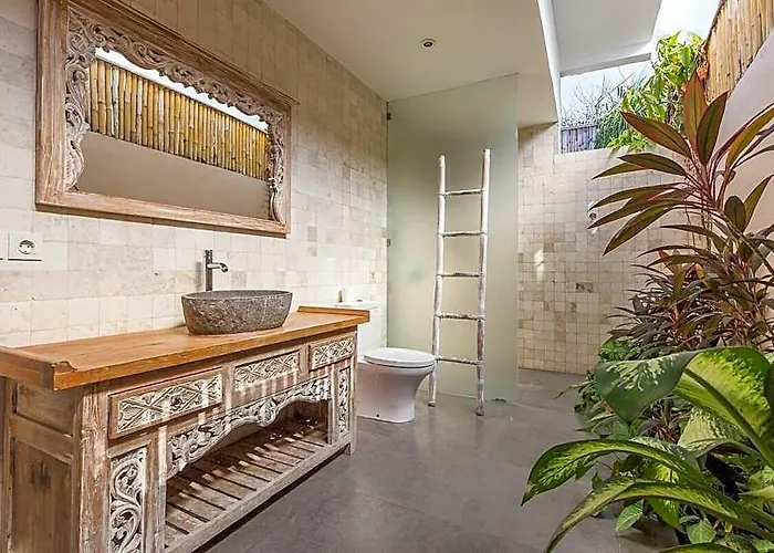 Private 3 Bedrooms Enclosed With Pool *