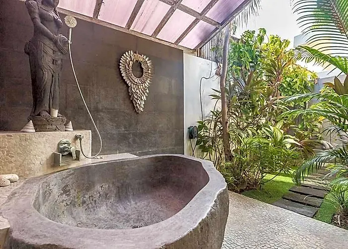 Private 3 Bedrooms Enclosed With Pool Villa *