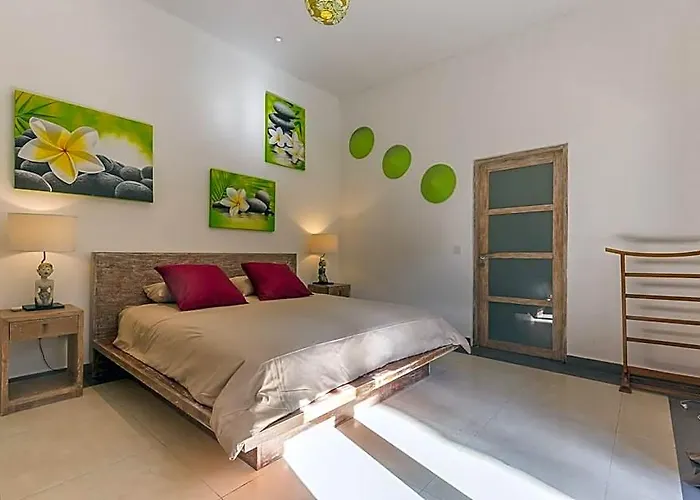 Private 3 Bedrooms Enclosed With Pool Seminyak (Bali)