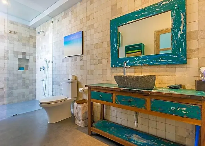 Private 3 Bedrooms Enclosed With Pool